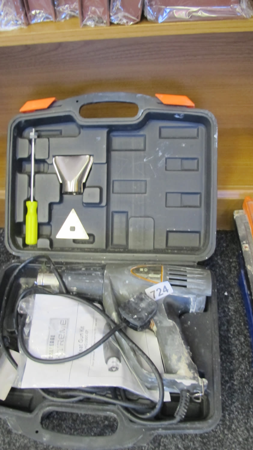 Lot 724: Electric heat gun