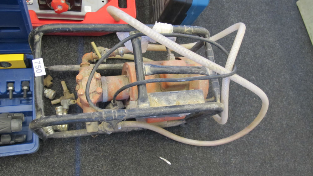 Lot 750: Electric pump