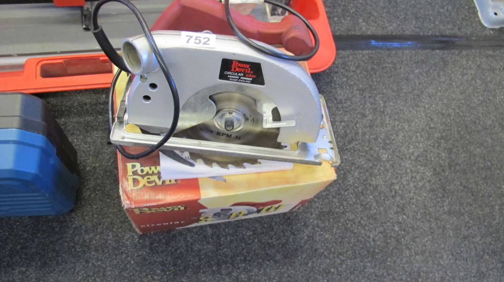 Lot 752: Circular saw