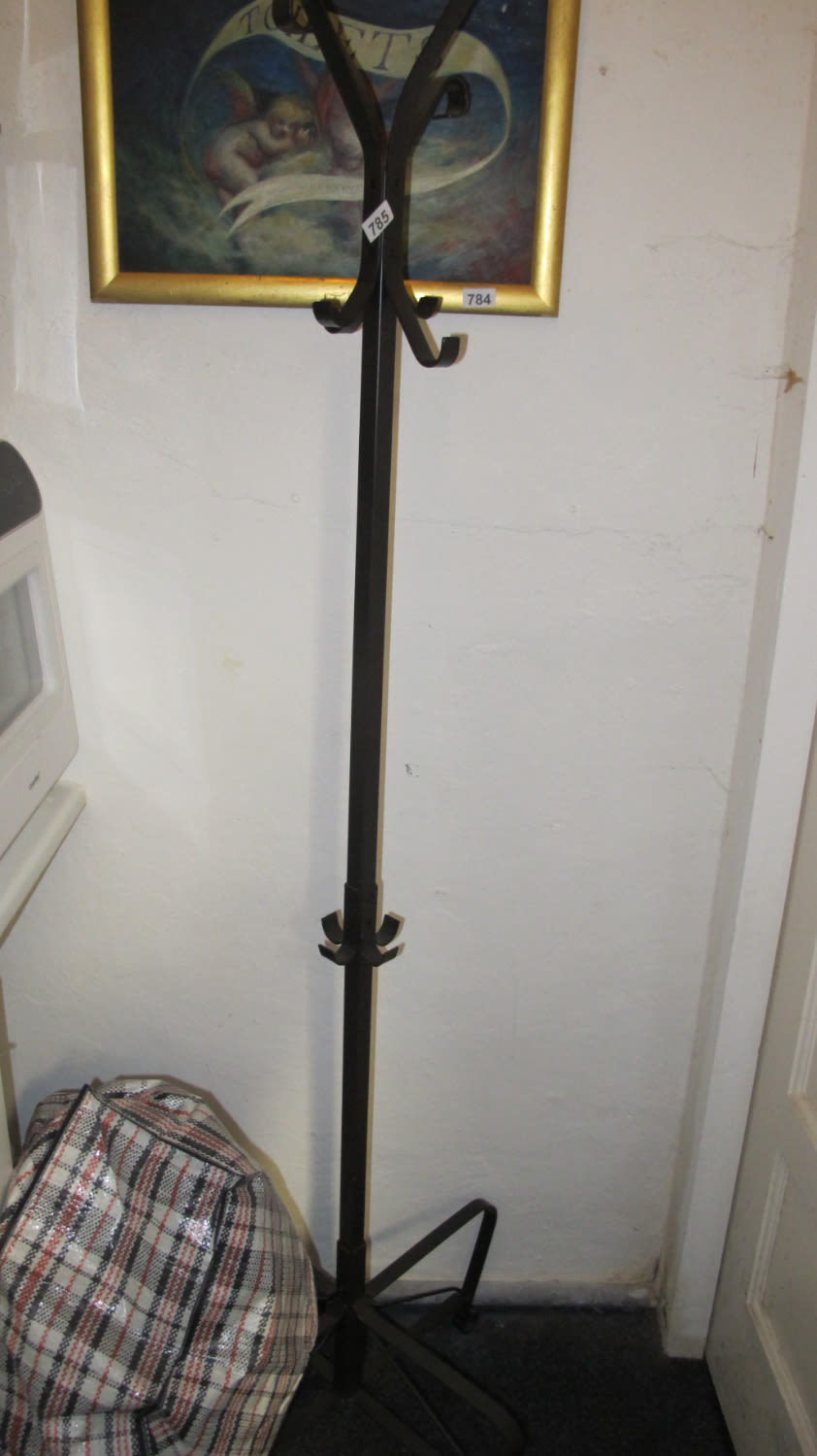 Lot 785: Metal coat stand