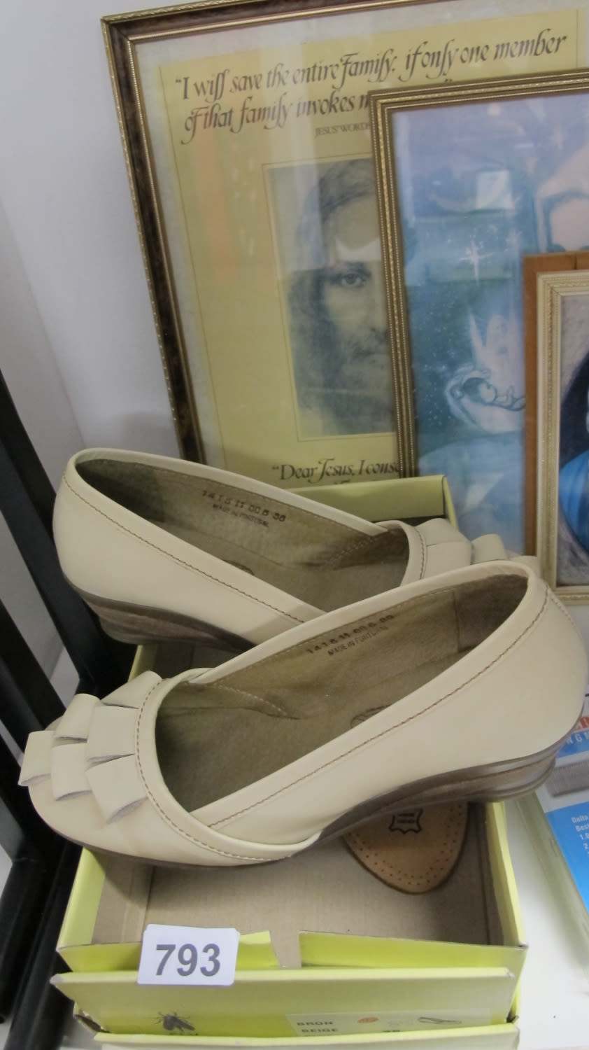 Lot 793: A pair of OAP stripper shoes