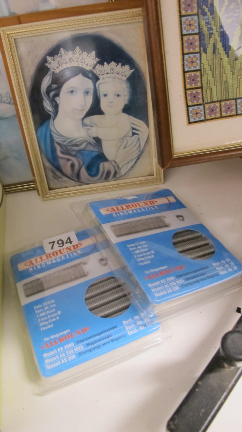Lot 794: Fencing staples
