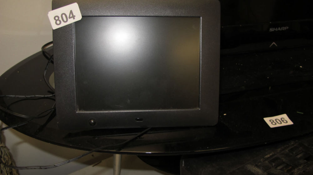Lot 804: Digital picture frame