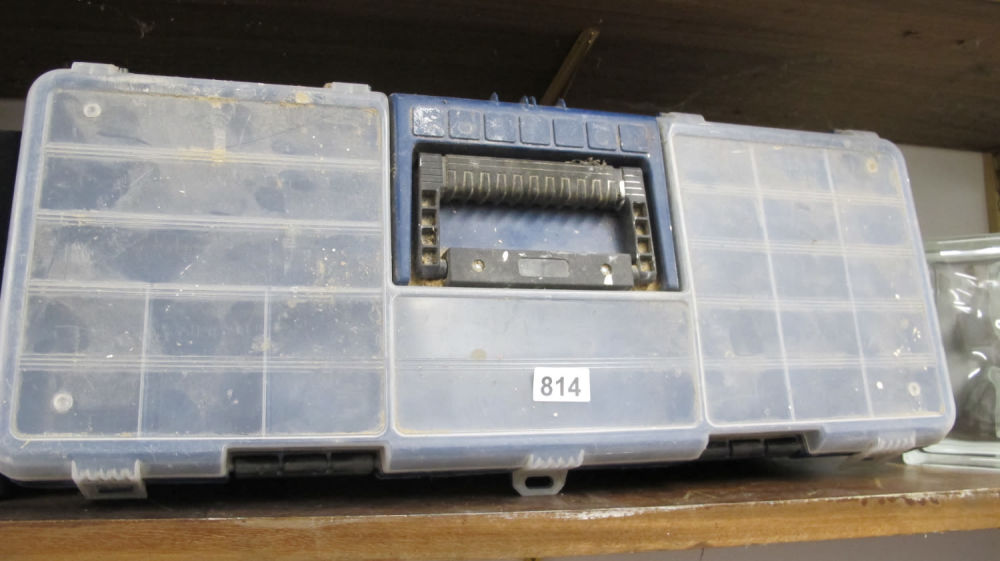 Lot 814: Plastic toolbox