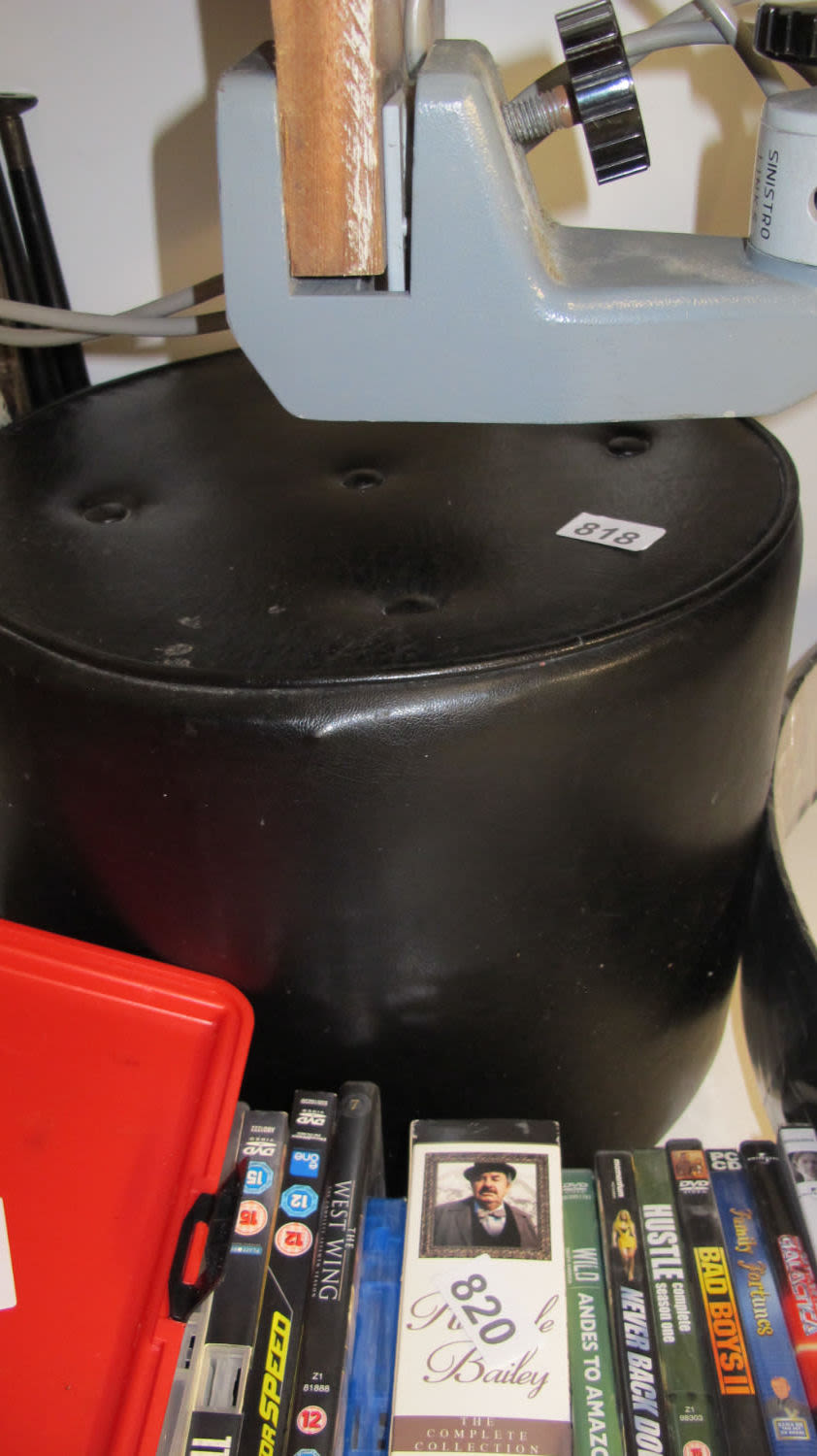 Lot 818: Pouffe