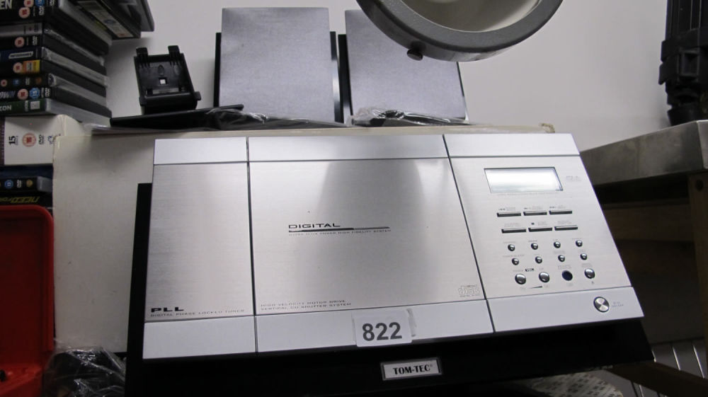 Lot 822: Wall mounting CD player