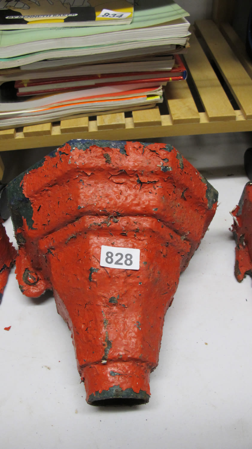 Lot 828: Cast iron rain hopper