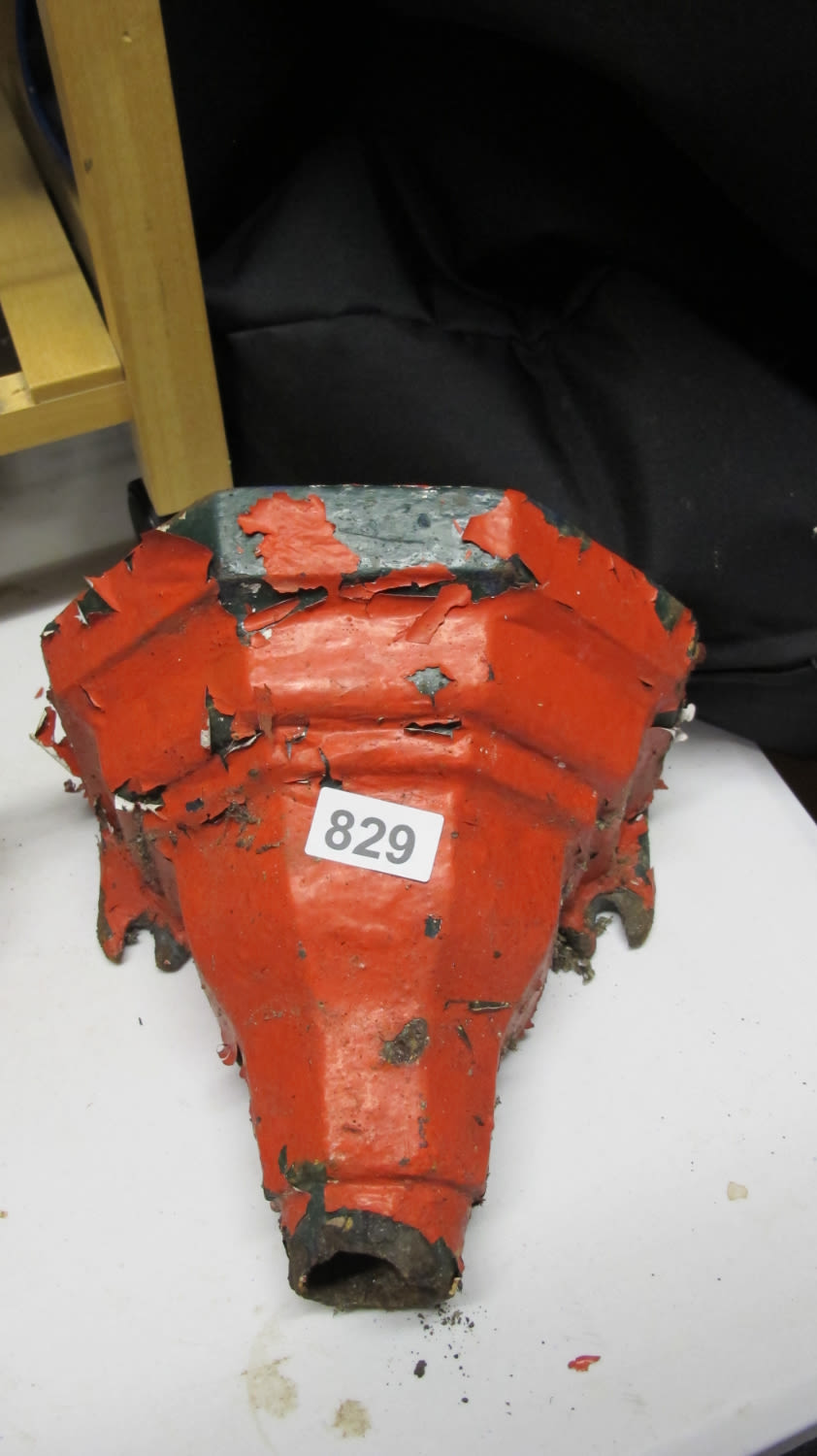 Lot 829: Cast iron rain hopper