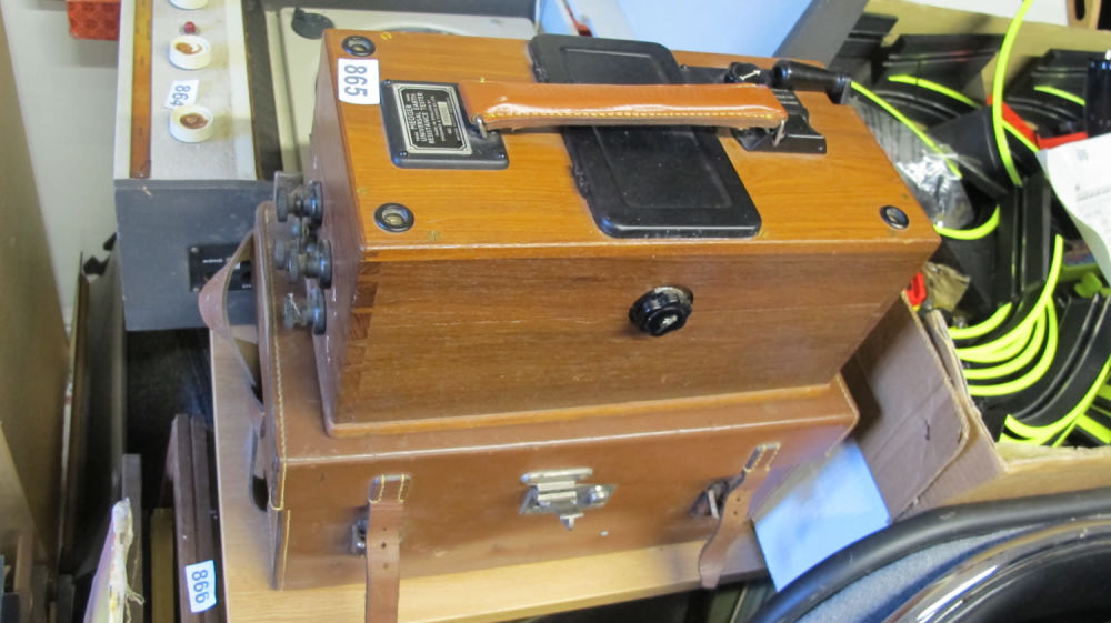 Lot 865: Vintage Megger tester
