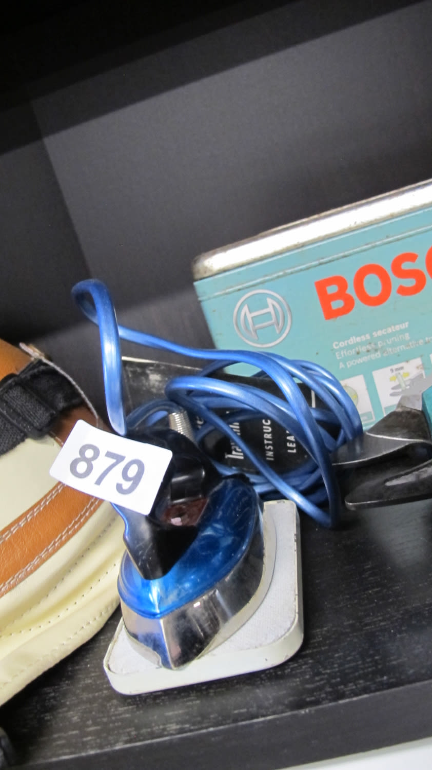 Lot 879: Mini travel iron