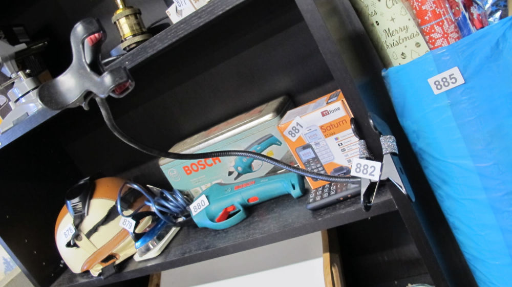 Lot 882: Clip on clip