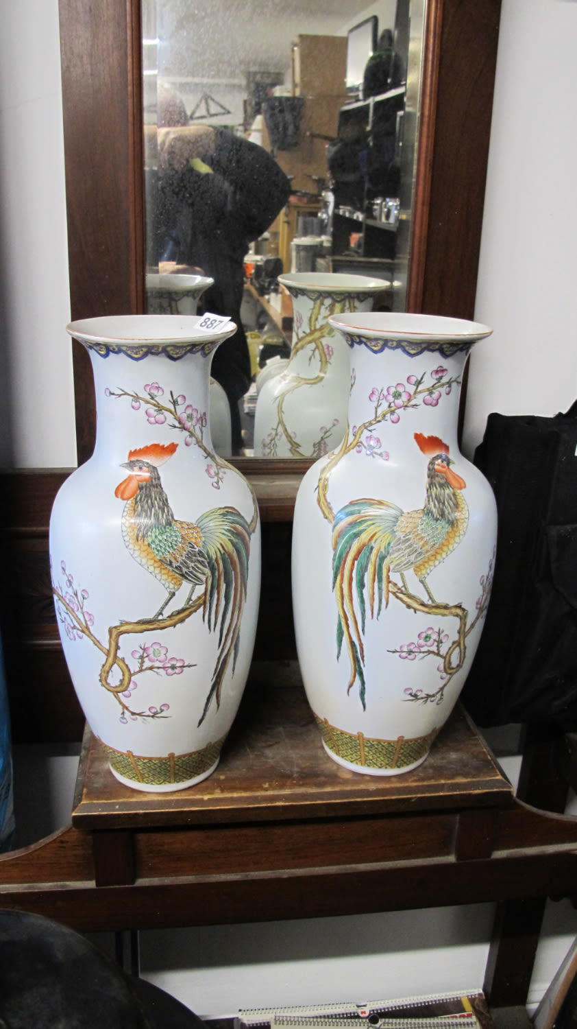 Lot 887: 2 Large oriental vases with pictures of cocks...