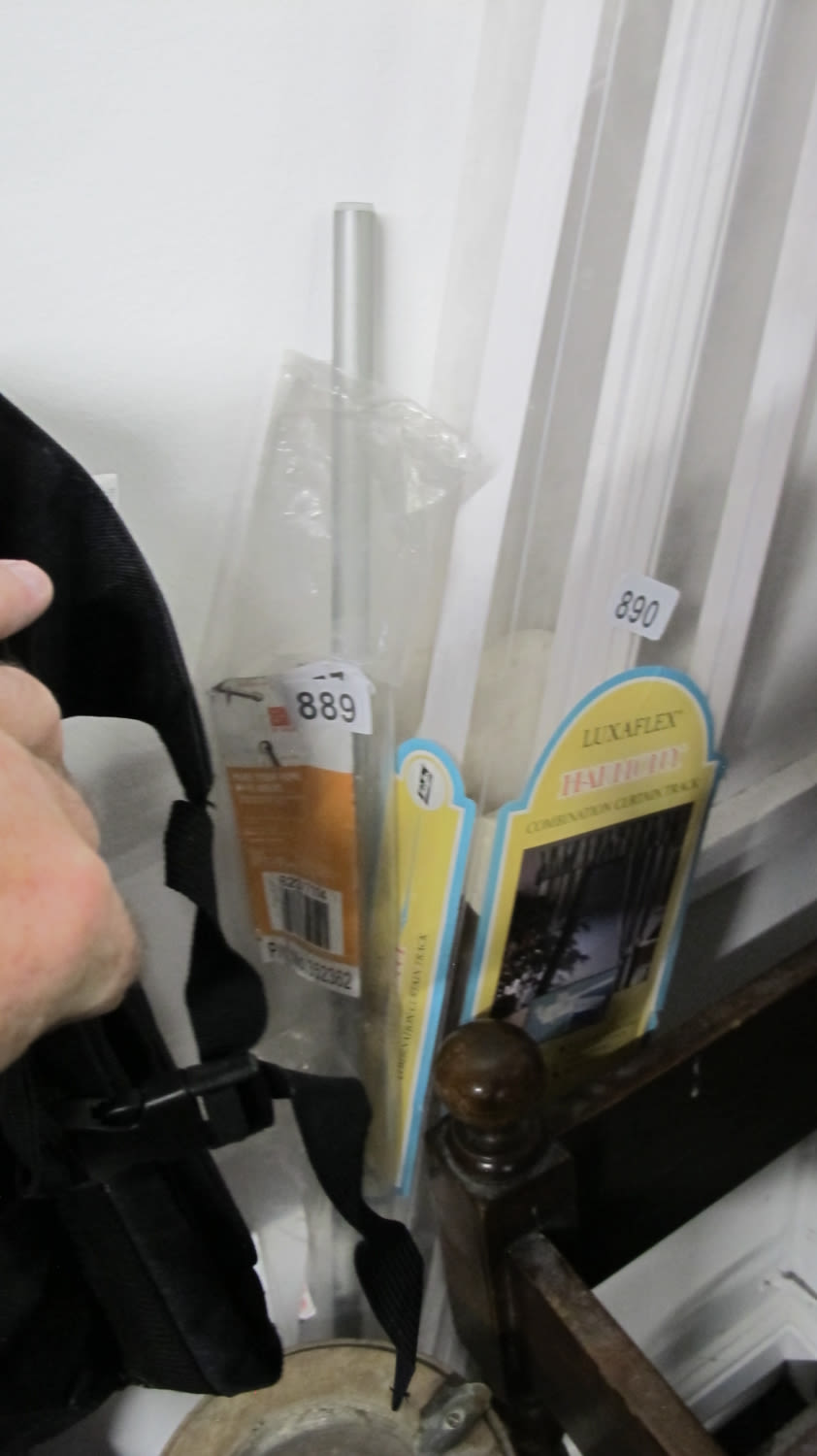 Lot 889: Curtain pole
