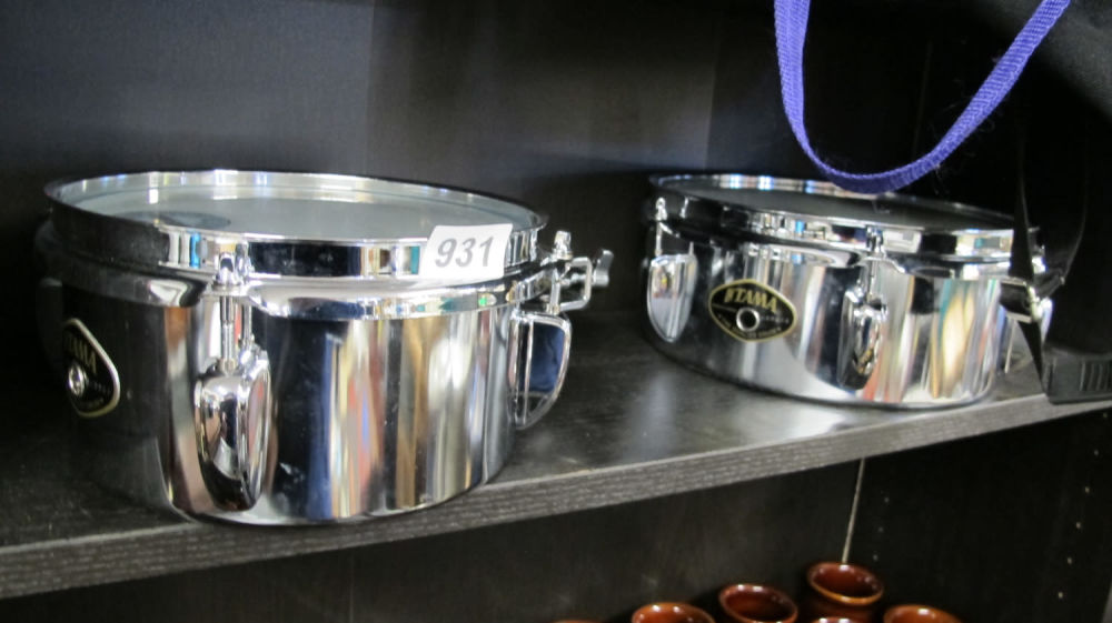 Lot 931: drums