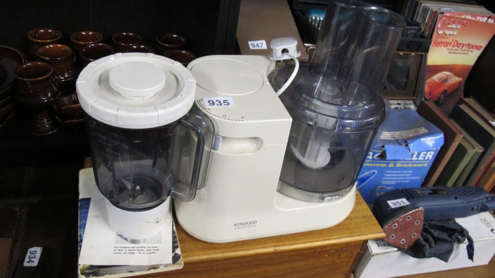 Lot 935: Kenwood chef