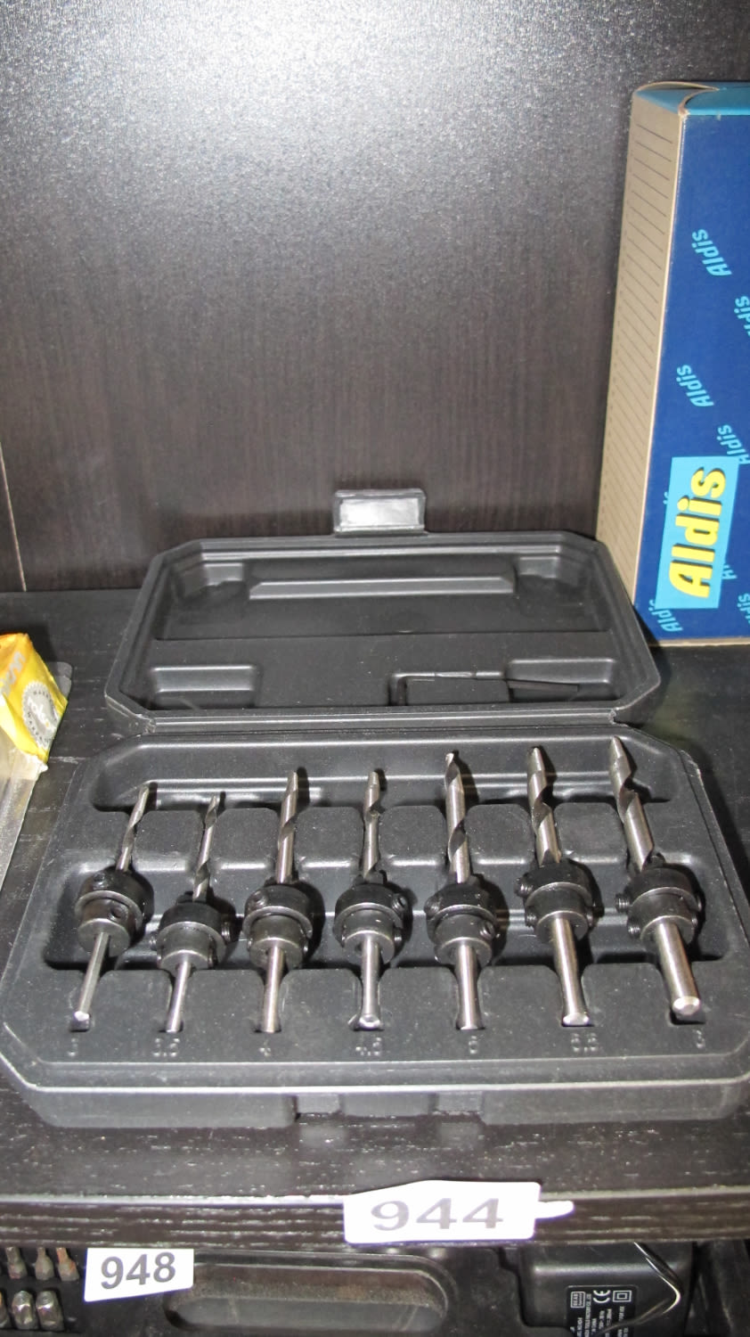 Lot 944: drill set
