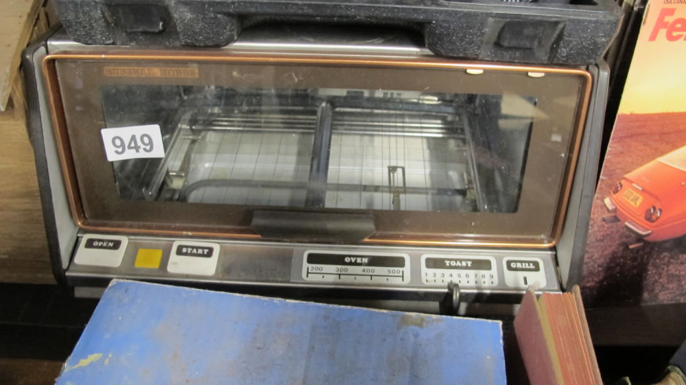 Lot 949: Russell Hobbs toaster oven