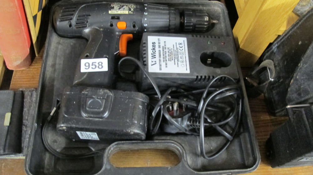 Lot 958: battery drill