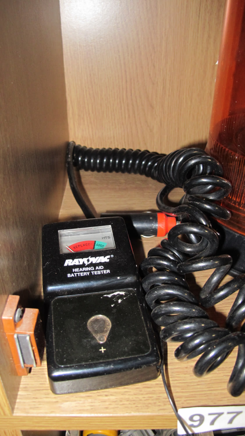 Lot 977: hearing aid battery tester