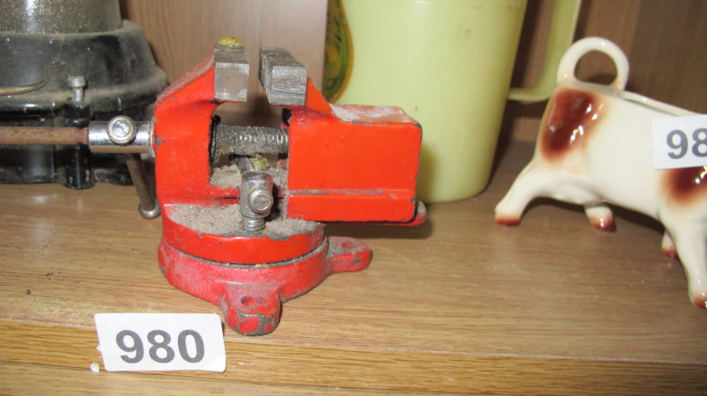 Lot 980: model makers vice