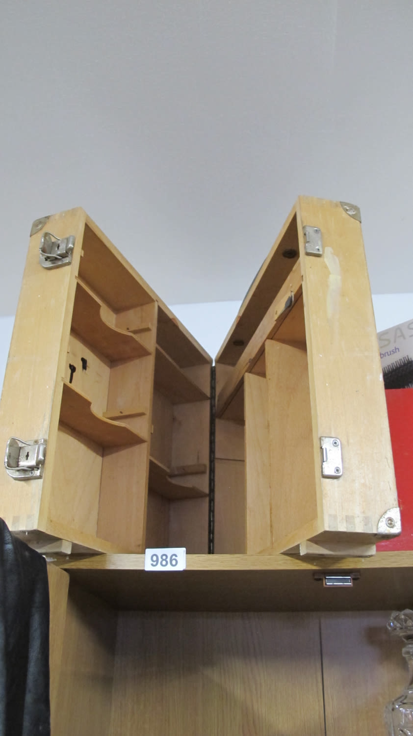 Lot 986: wooden storage case