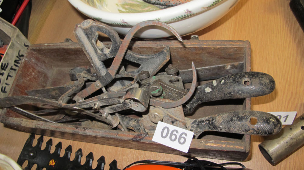 Lot 990: box of tools