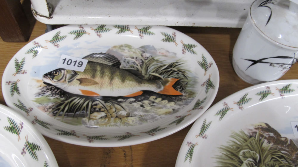 Lot 1019: Port Meirion compleat angler plate