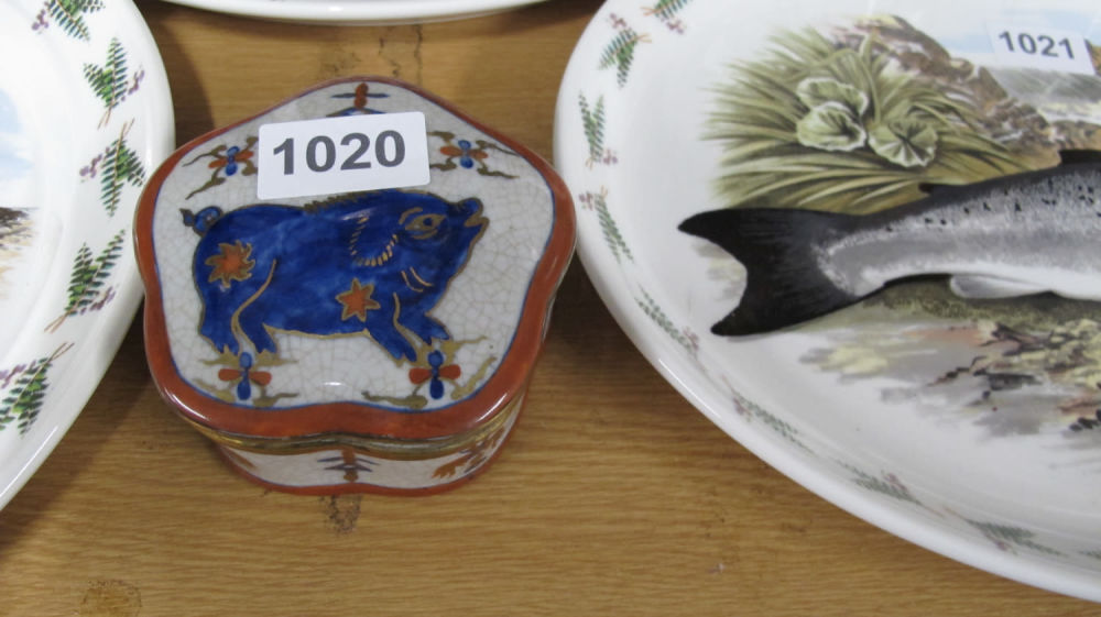 Lot 1020: small Chinese trinket box