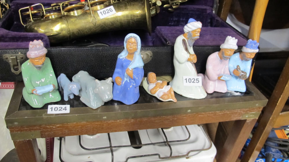 Lot 1025: ceramic nativity