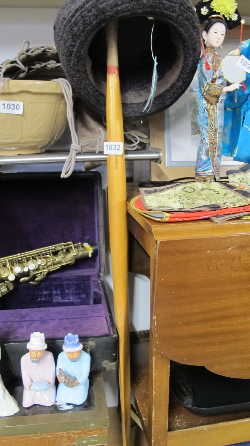 Lot 1032: paddle