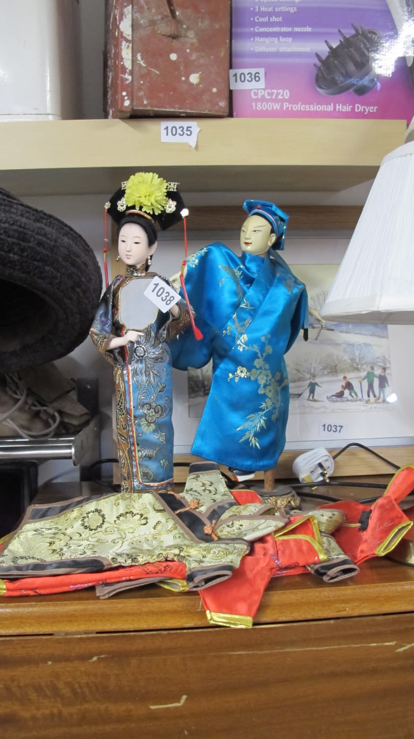 Lot 1038: Chinese figurines etc