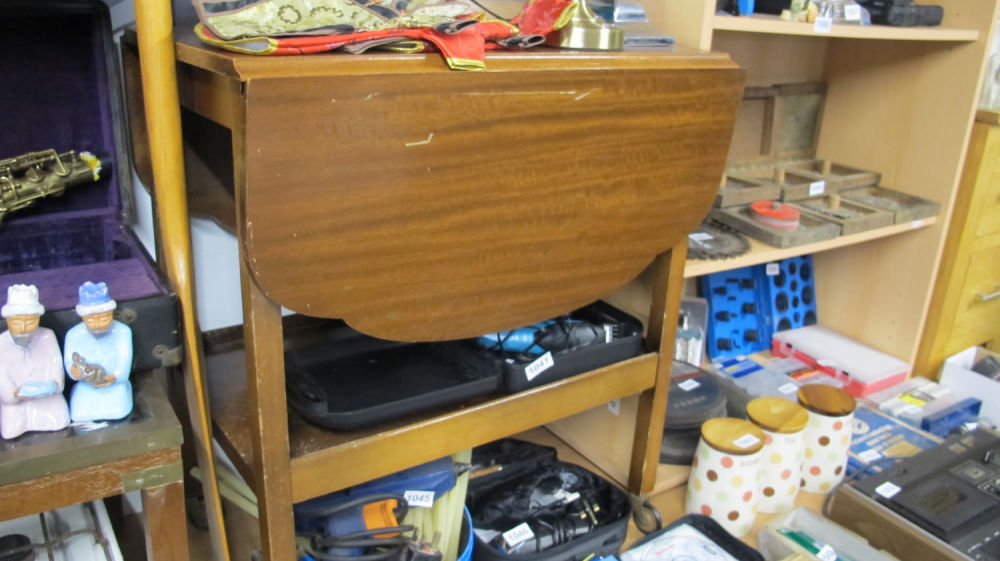 Lot 1040: drop leaf tea trolley