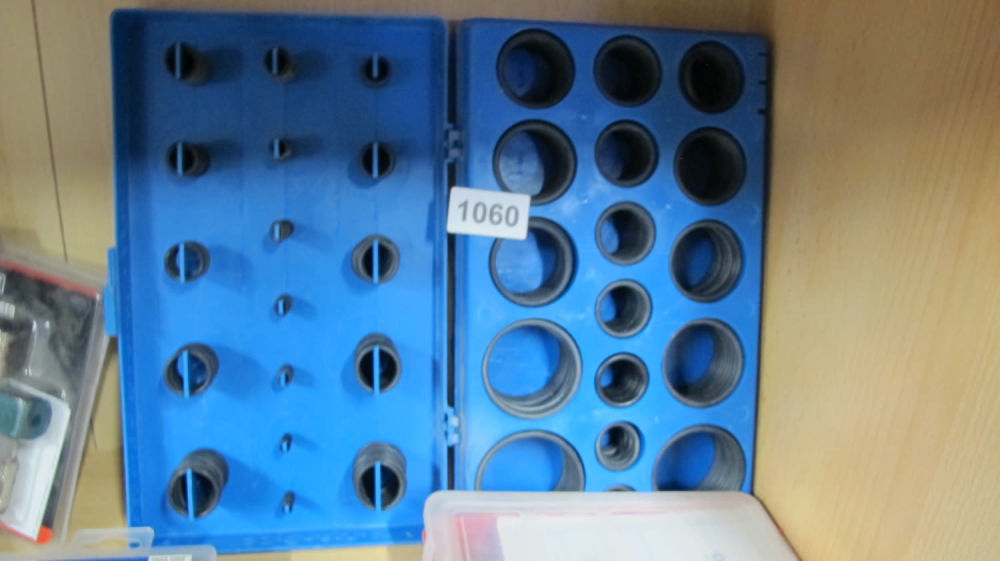 Lot 1060: workshop storage