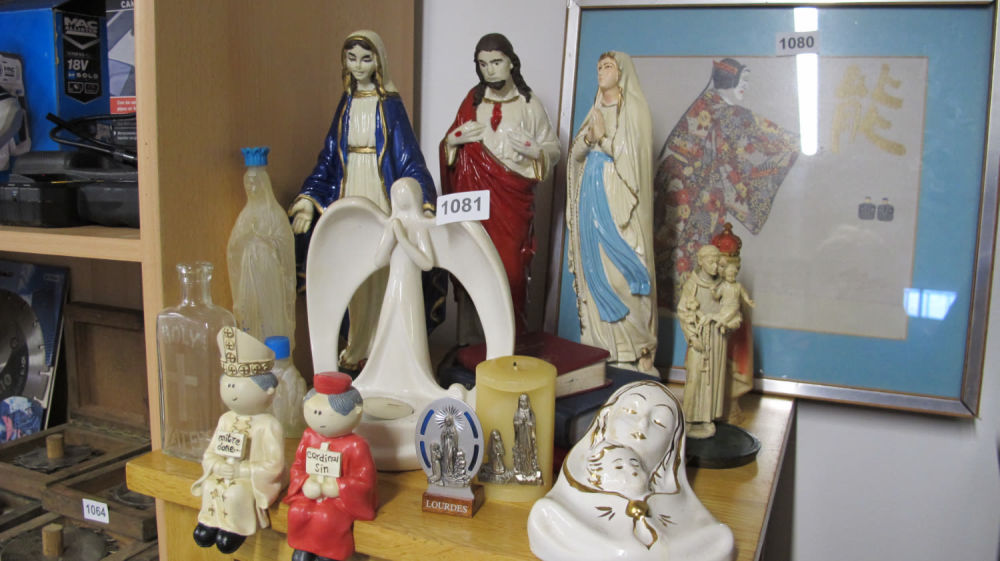 Lot 1081: qty of religious figurines
