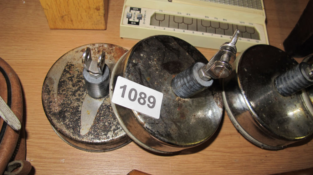 Lot 1089: vibration mounts