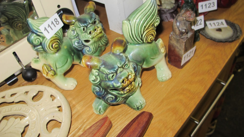 Lot 1118: foo dogs