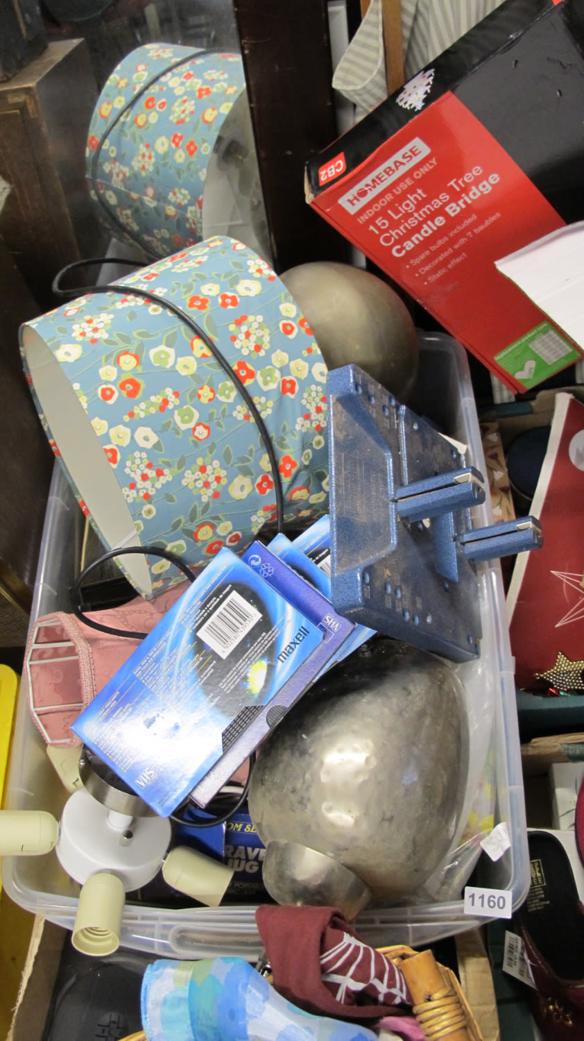 Lot 1160: Box of misc