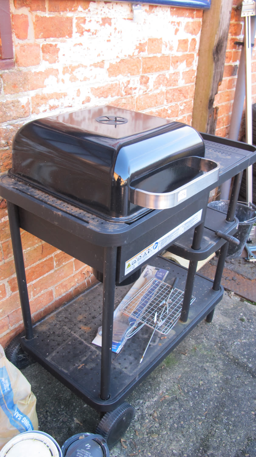 Lot 1174: bbq
