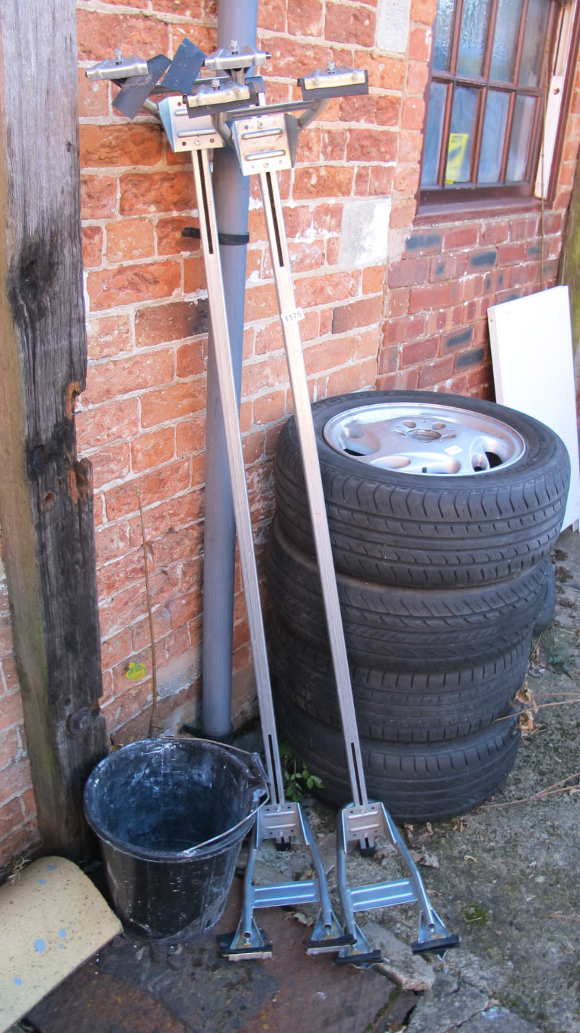 Lot 1175: car roof luggage rails