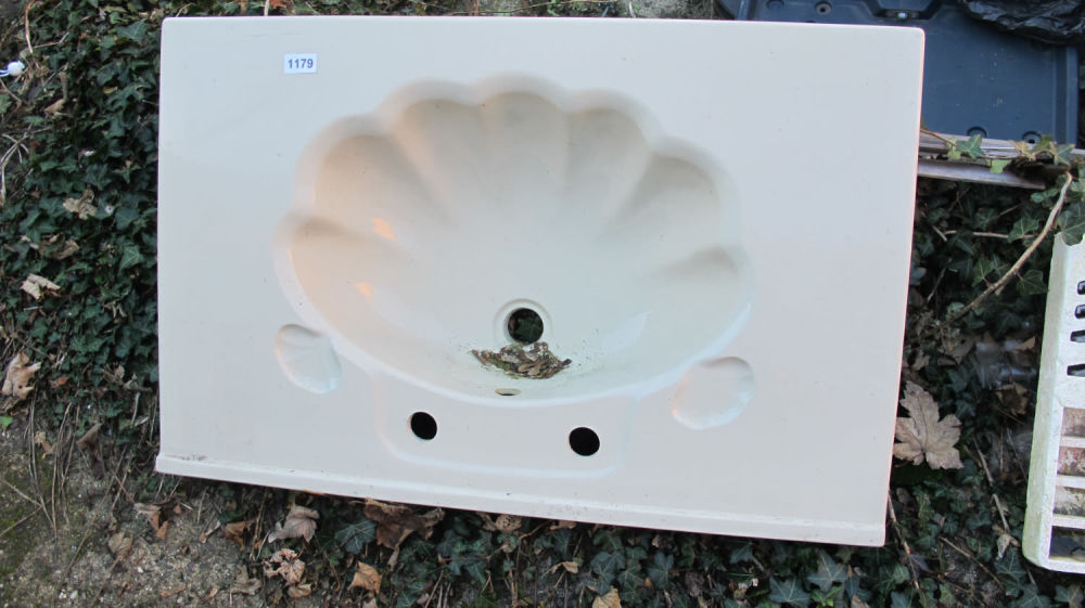 Lot 1179: bathroom sink