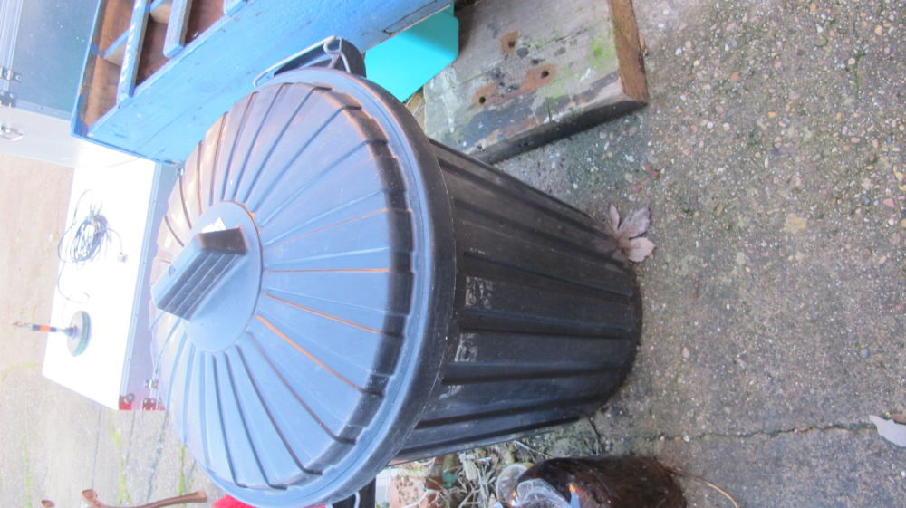 Lot 1181: plastic bin