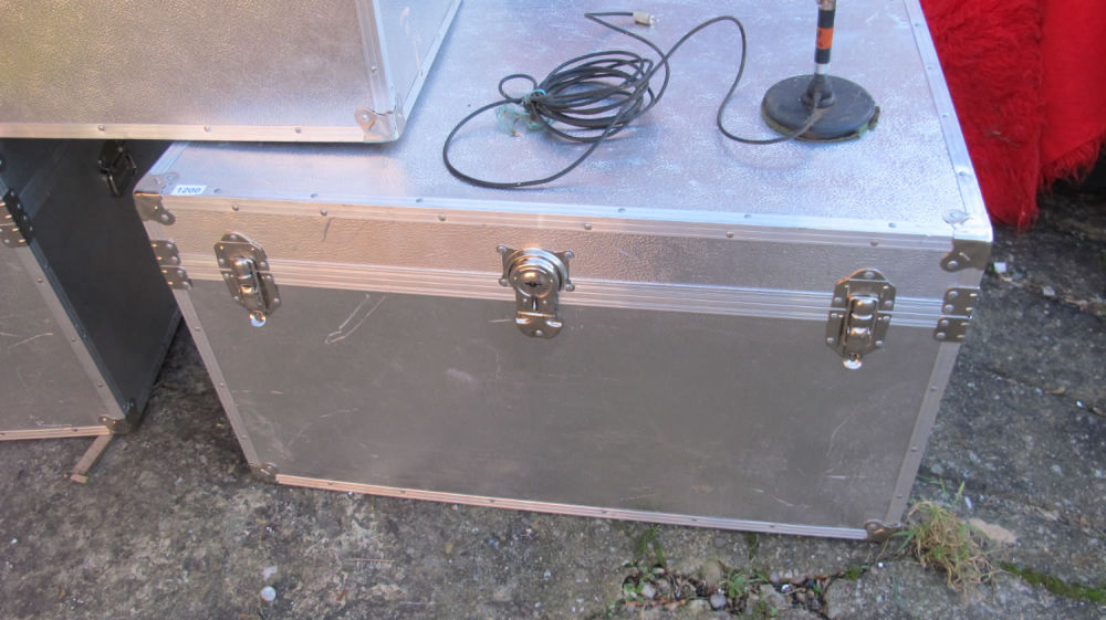 Lot 1200: aluminium flight case