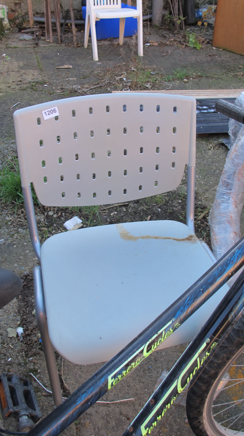 Lot 1206: chair