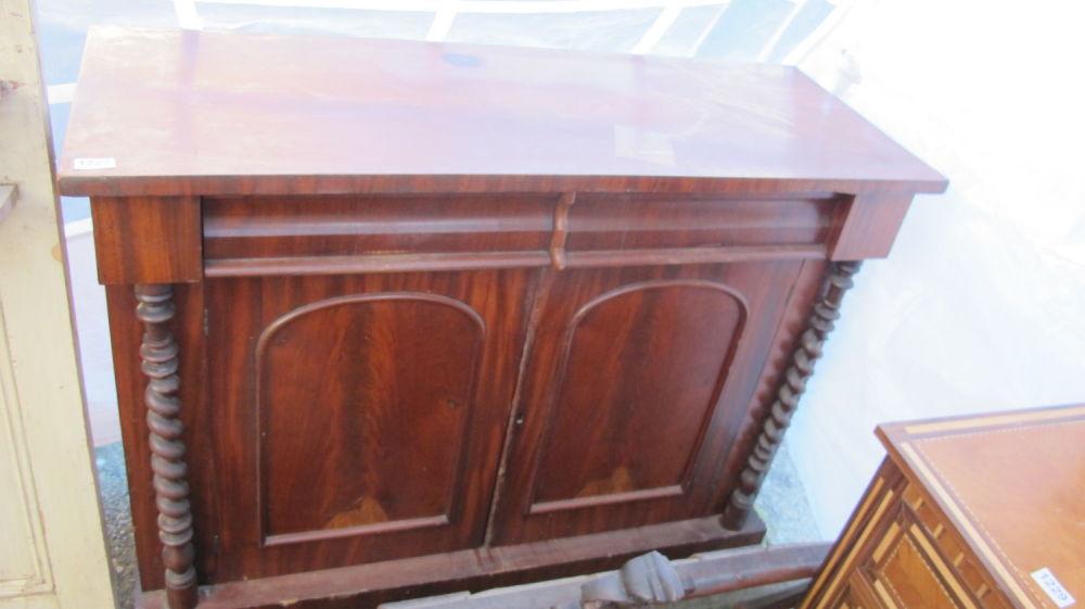 Lot 1227: side board
