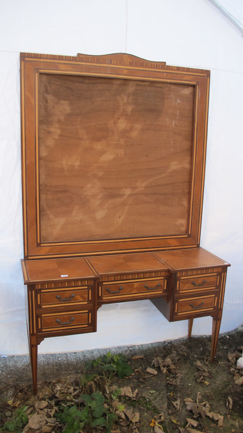 Lot 1229: inlaid dressing table requires mirror