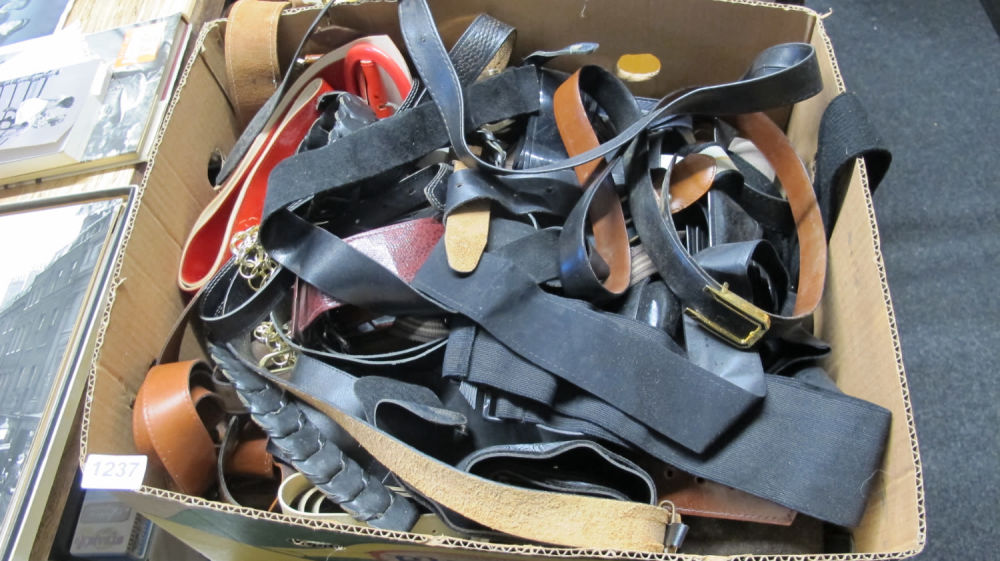 Lot 1237: box of belts