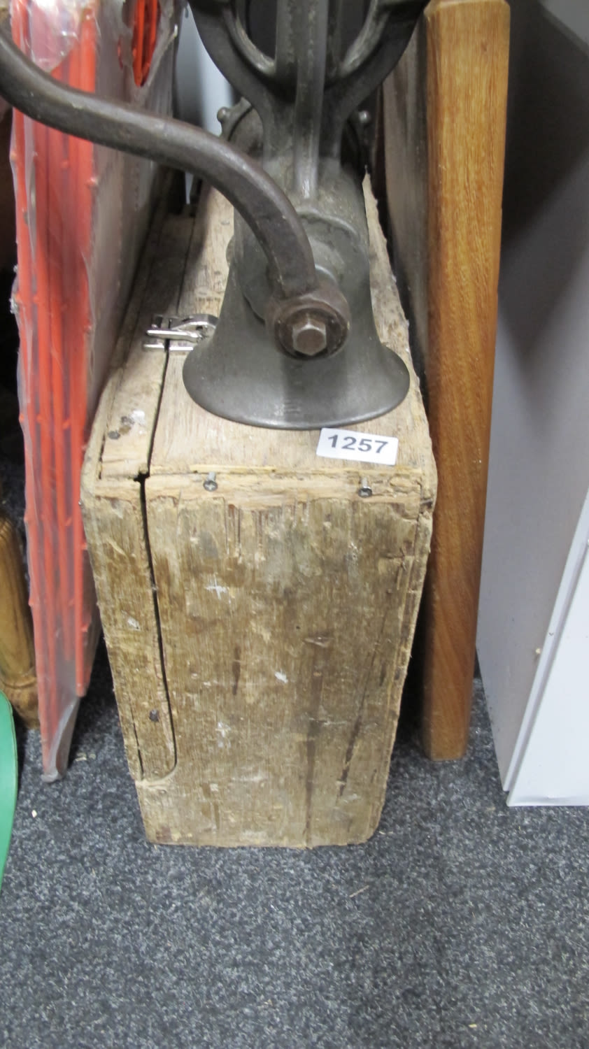 Lot 1257: wooden case
