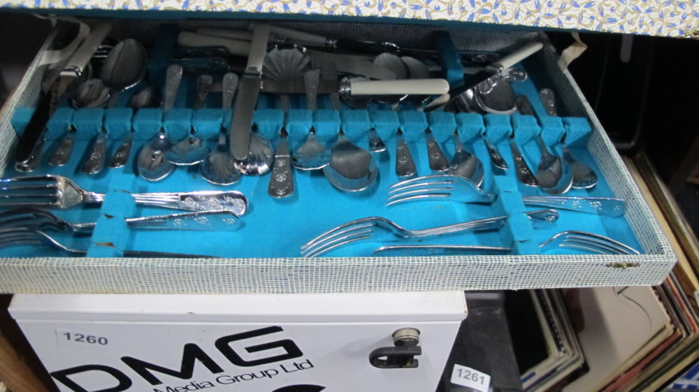 Lot 1259: cutlery