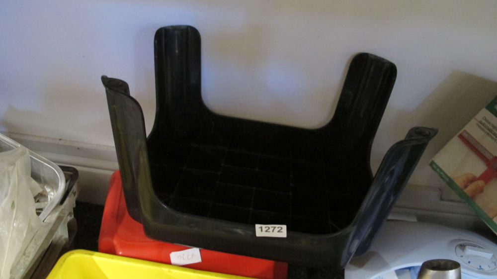 Lot 1272: plastic steps