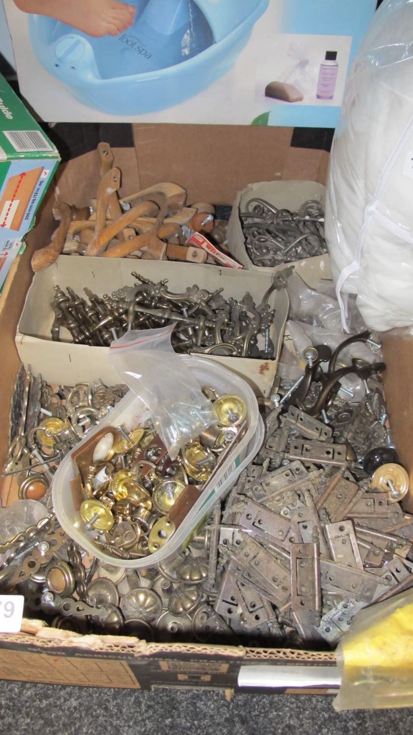 Lot 1279: box of misc